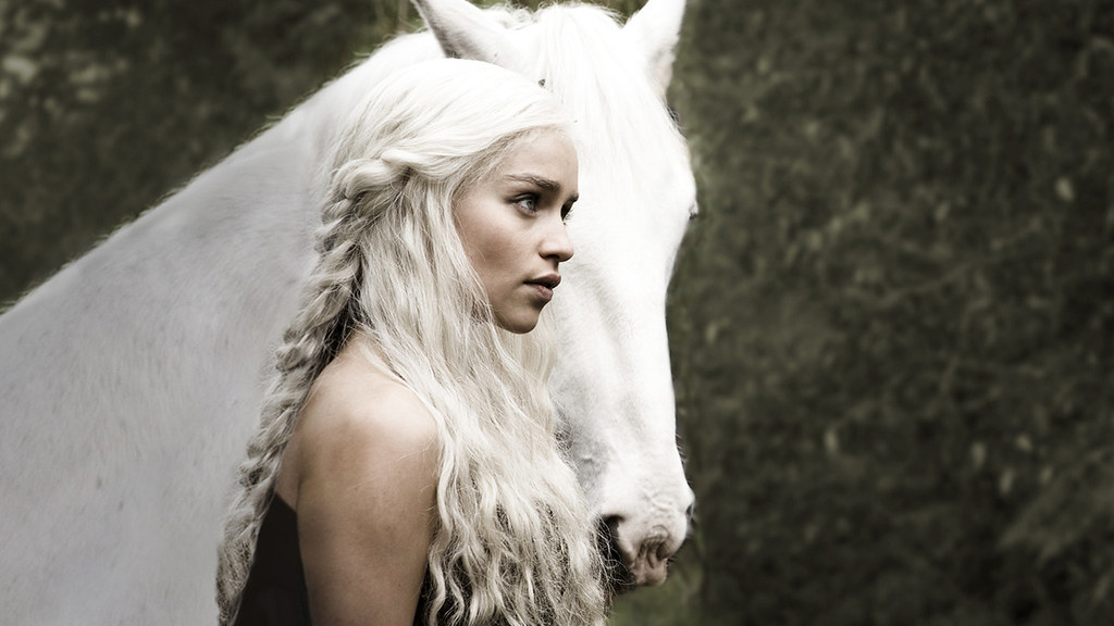 Daenerys Targaryen with a white horse